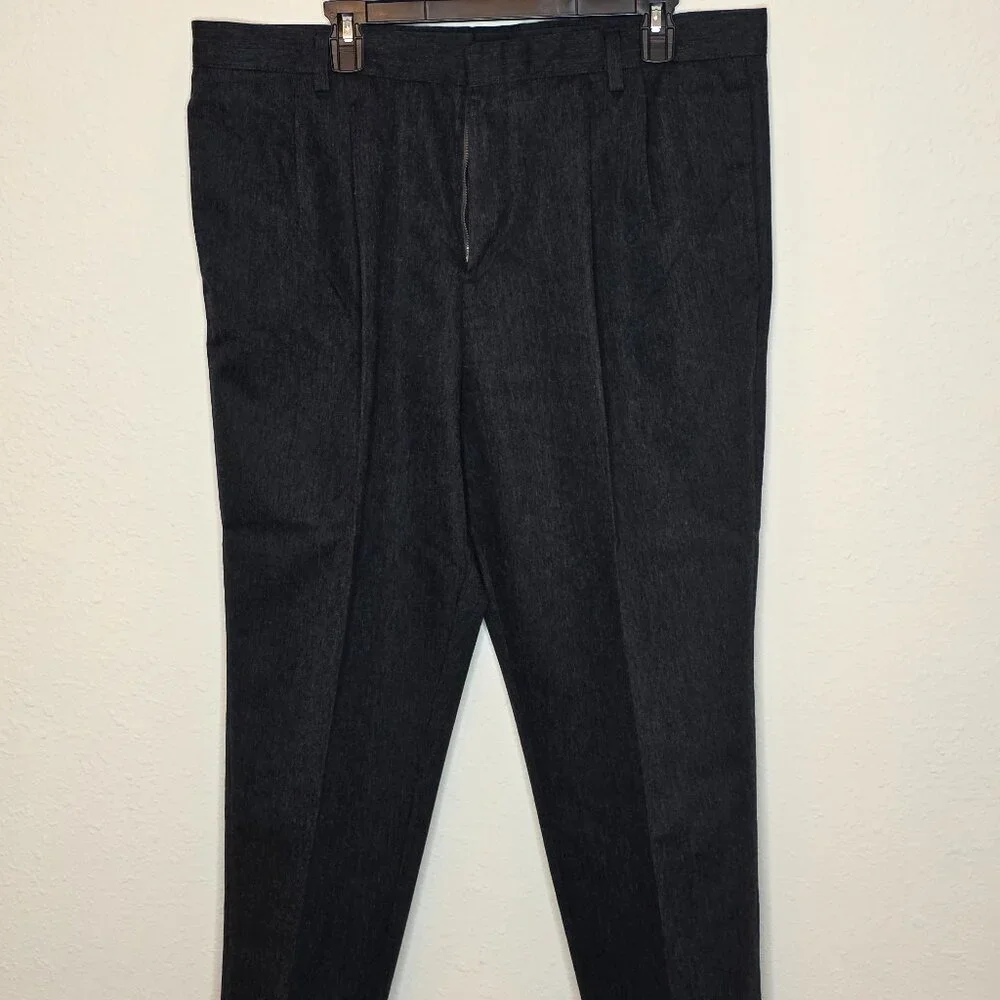 Dockers Men's Pleated and Cuffed Dress Pants, Size 38